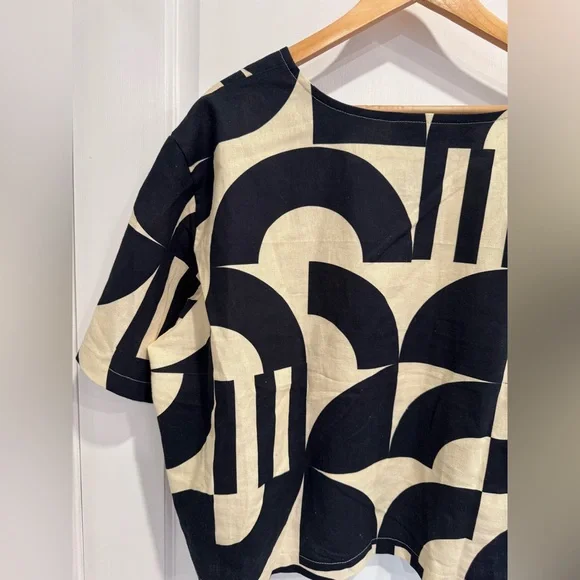 Ersa Fibers Frankie top in Child’s Play black cream Graphic Print Top linen 3XL - Picture 8 of 16